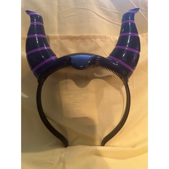 NWT Disney Parks Maleficent Light Up Horn Headband Sleeping Beauty Headband Ears - Picture 2 of 3